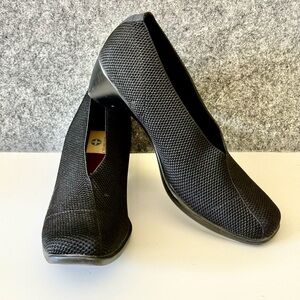 Charleston Shoe Co Mesh Stretch black knit slip on size 8.